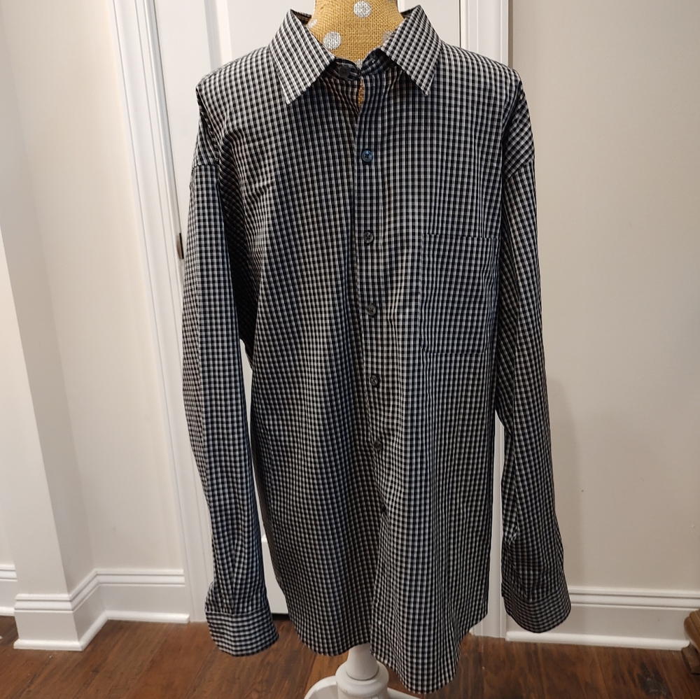 Men's Van Heusen Traveler plaid long sleeve shirt. 2XL